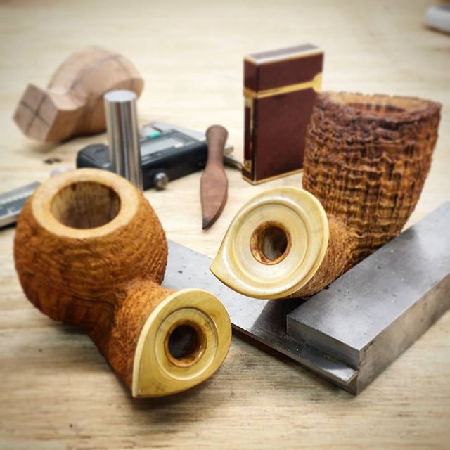 ….now with shank rings! Boxwood rings that is. 
#artisanpipe #artisanpipeshop #pipeplayground #briarlab #nkpwhq
