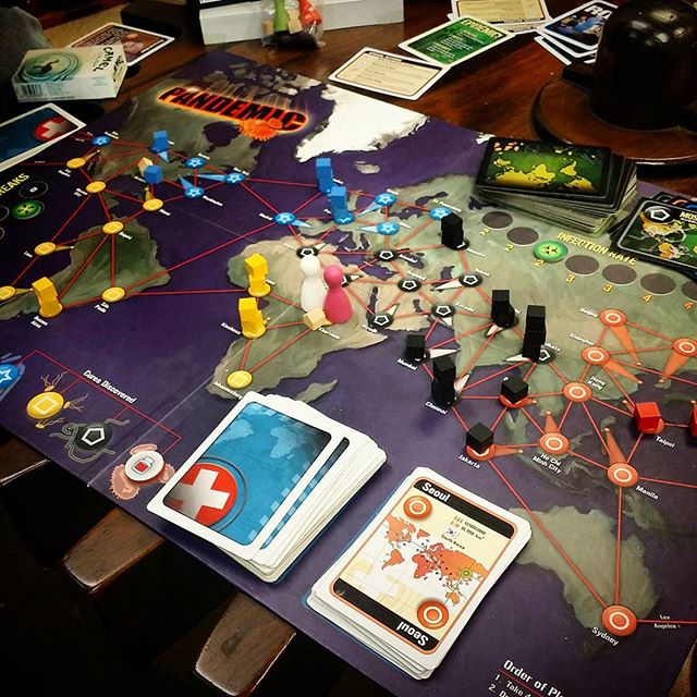 Break for game time with @fitodauphine. Playing #pandemic