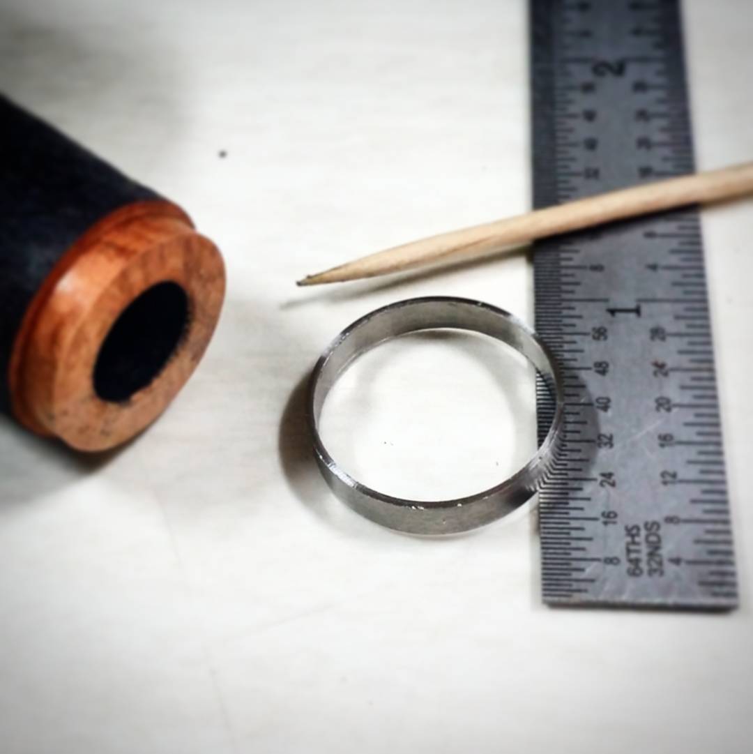 Made a thin titanium ring for this pipe's shank.
