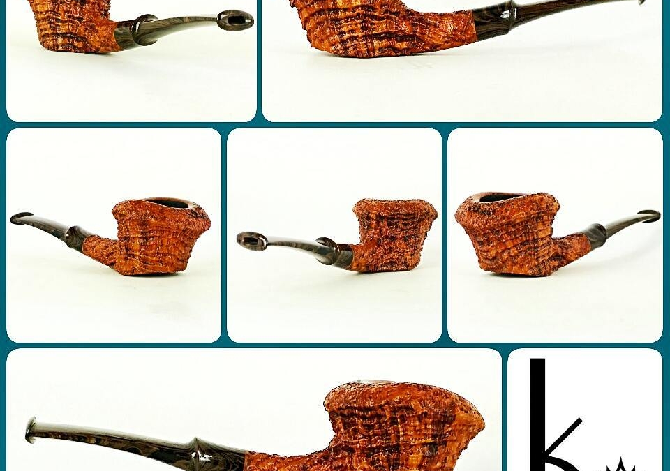 And this one is done! Poppin’ off the bench, a craggy blast mushroom with ‘toffee’ cumberland stem. It is a featherweight, in at .7 oz (20g) and around a group 2 in size, right around 4.5″ long.
#artisanpipe #artisanpipeshop #pipeplayground #briarlab #nkpwhq #blwhq #pipepix #luxurypipe #indianapolis #indiana #keepindyindie #smallbusiness #nowavailable #youknowyouwantit